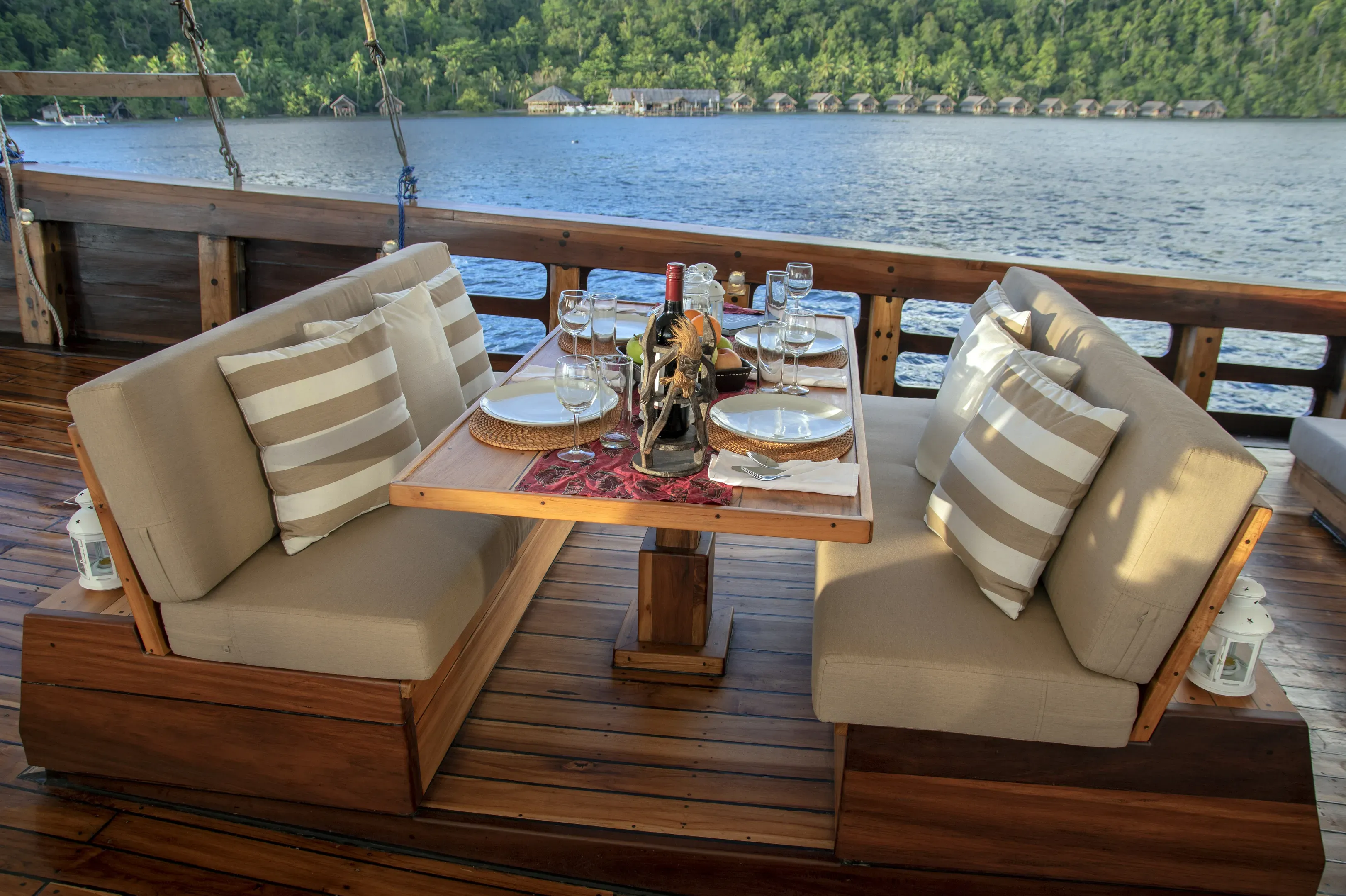 Coralia Outdoor Dining Setup