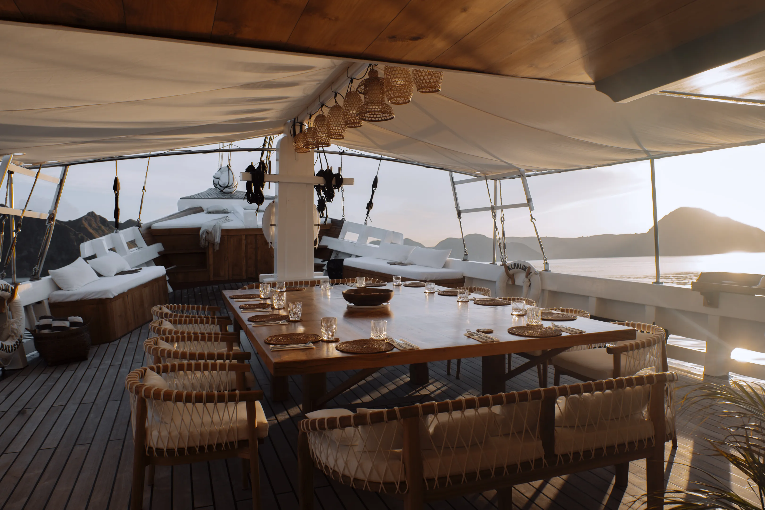 Aliikai Voyages Outdoor Dining