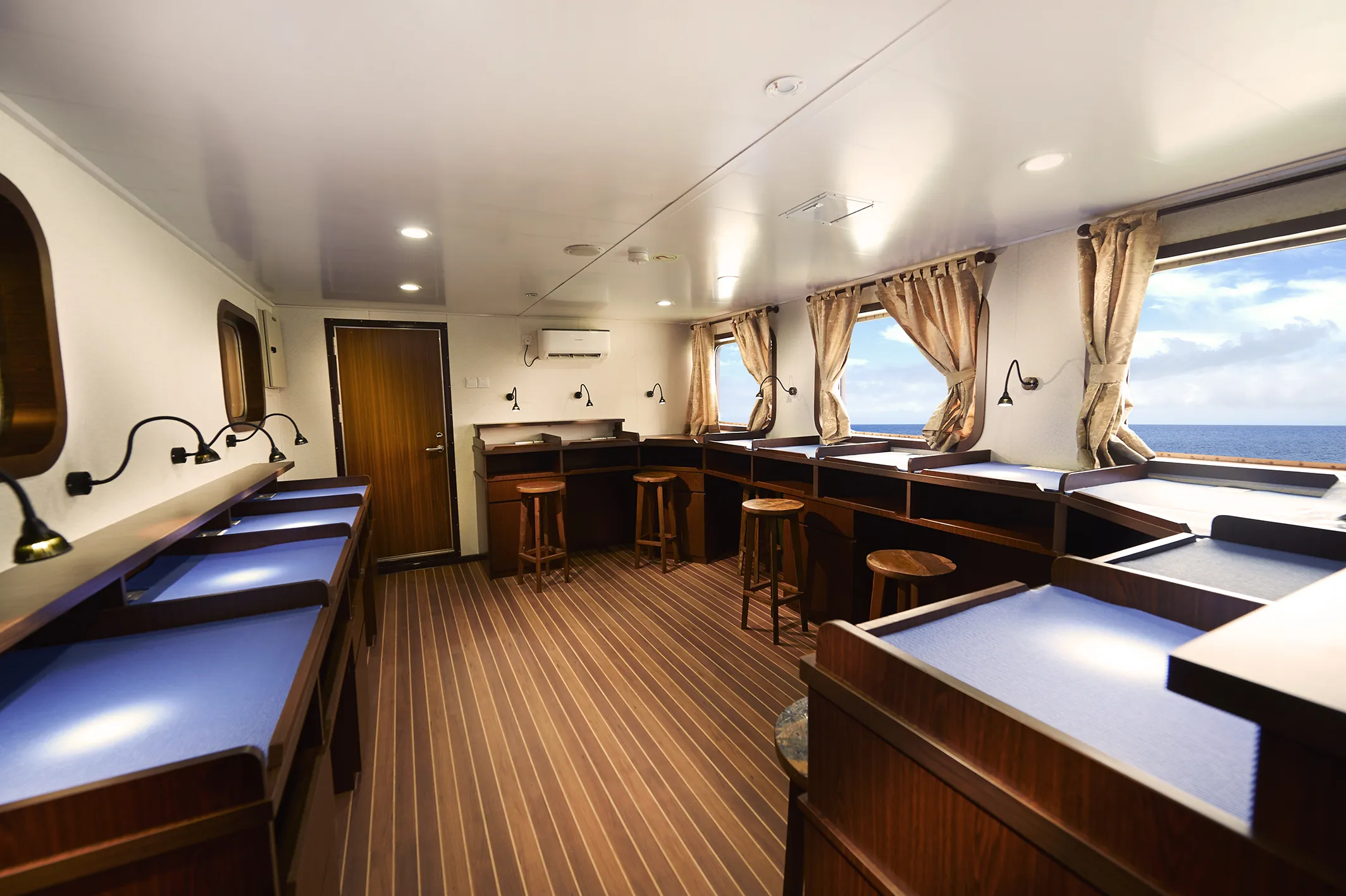 Blue Manta Camera Room