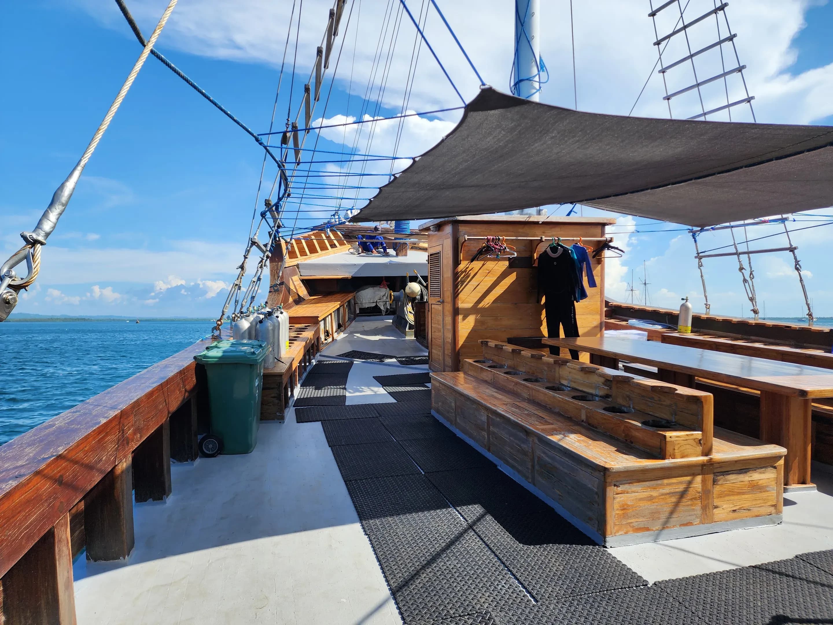 Dancing Wind Dive Deck