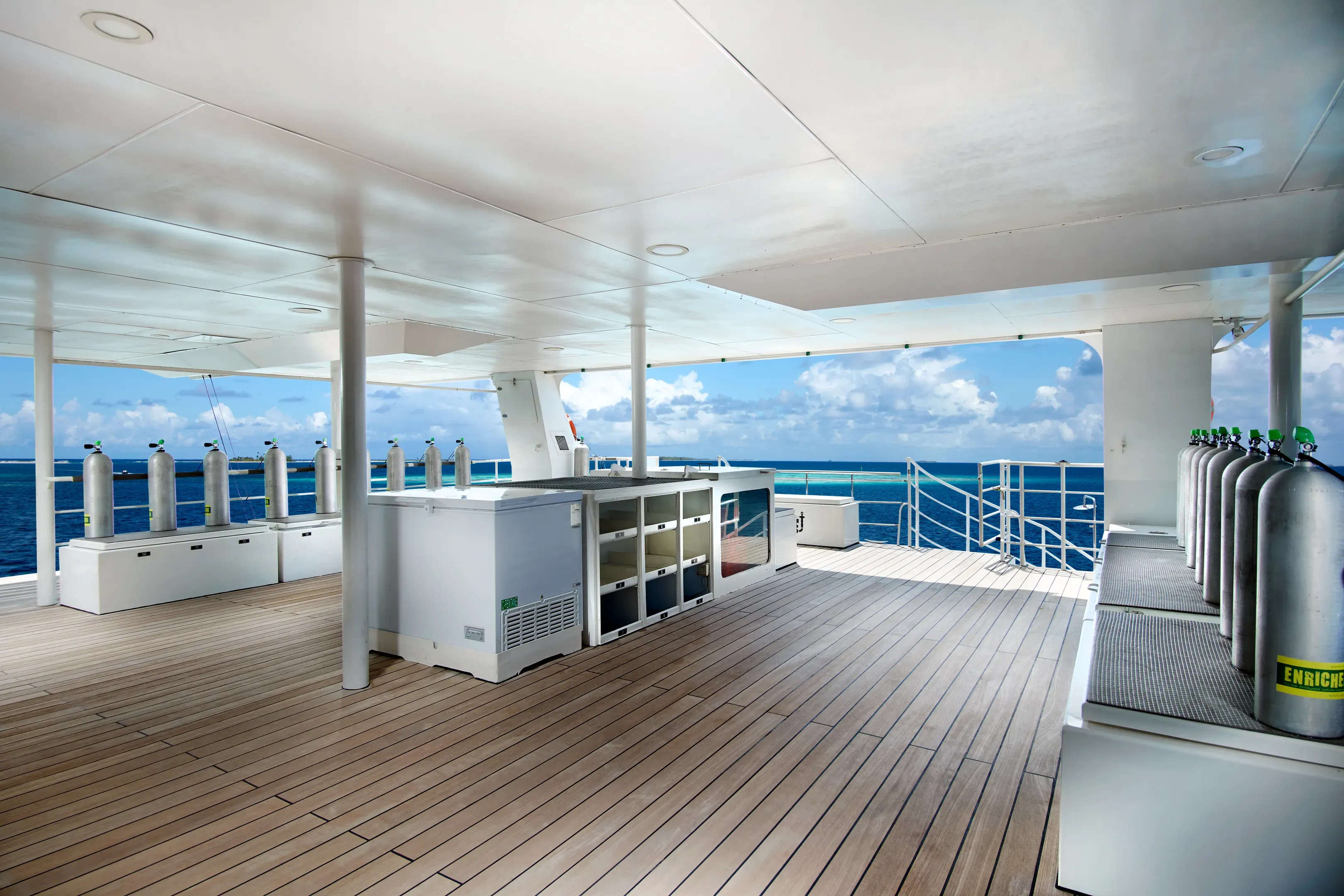 Solitude Adventurer Dive Deck