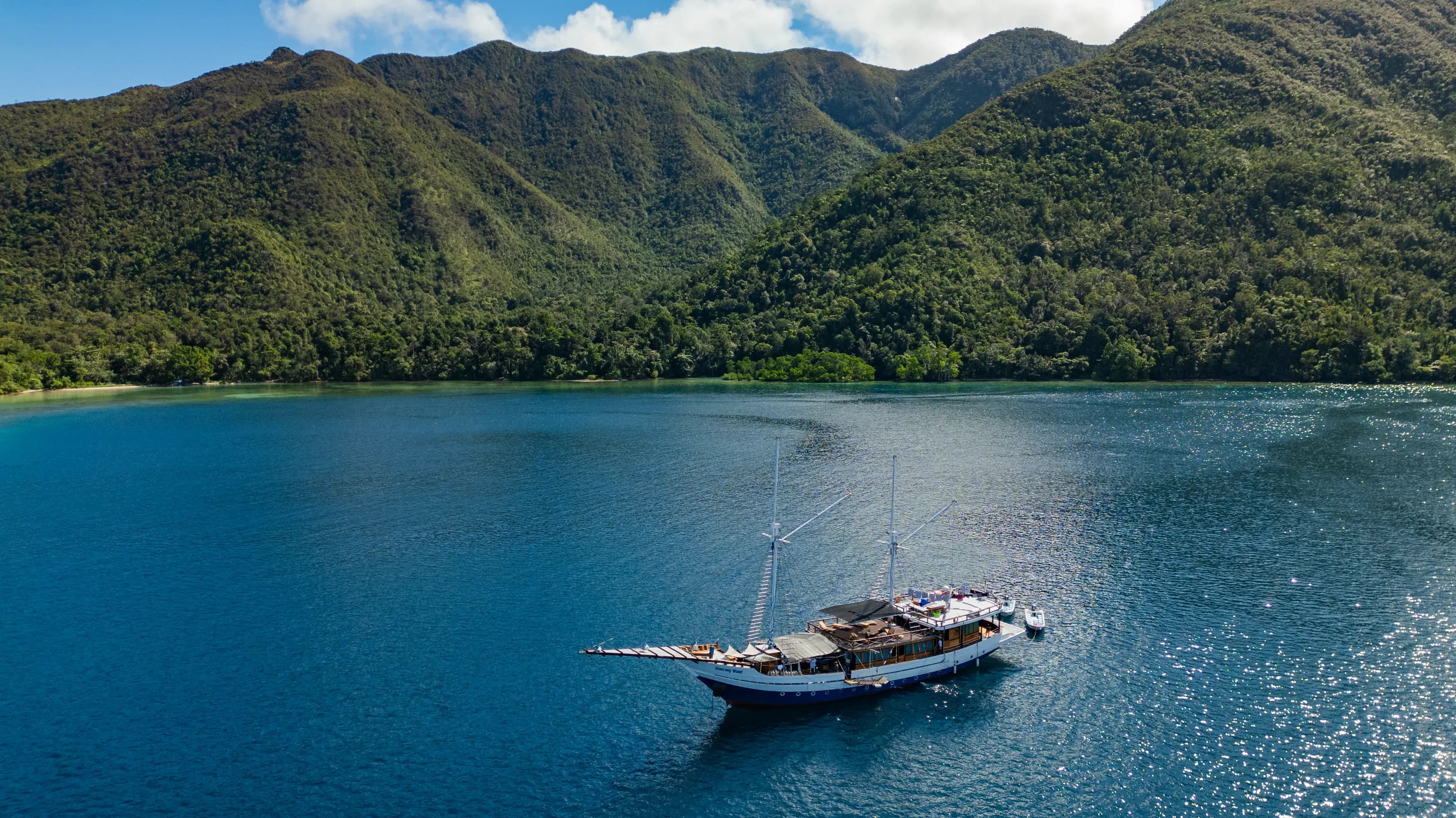 Dancing Wind Liveaboard