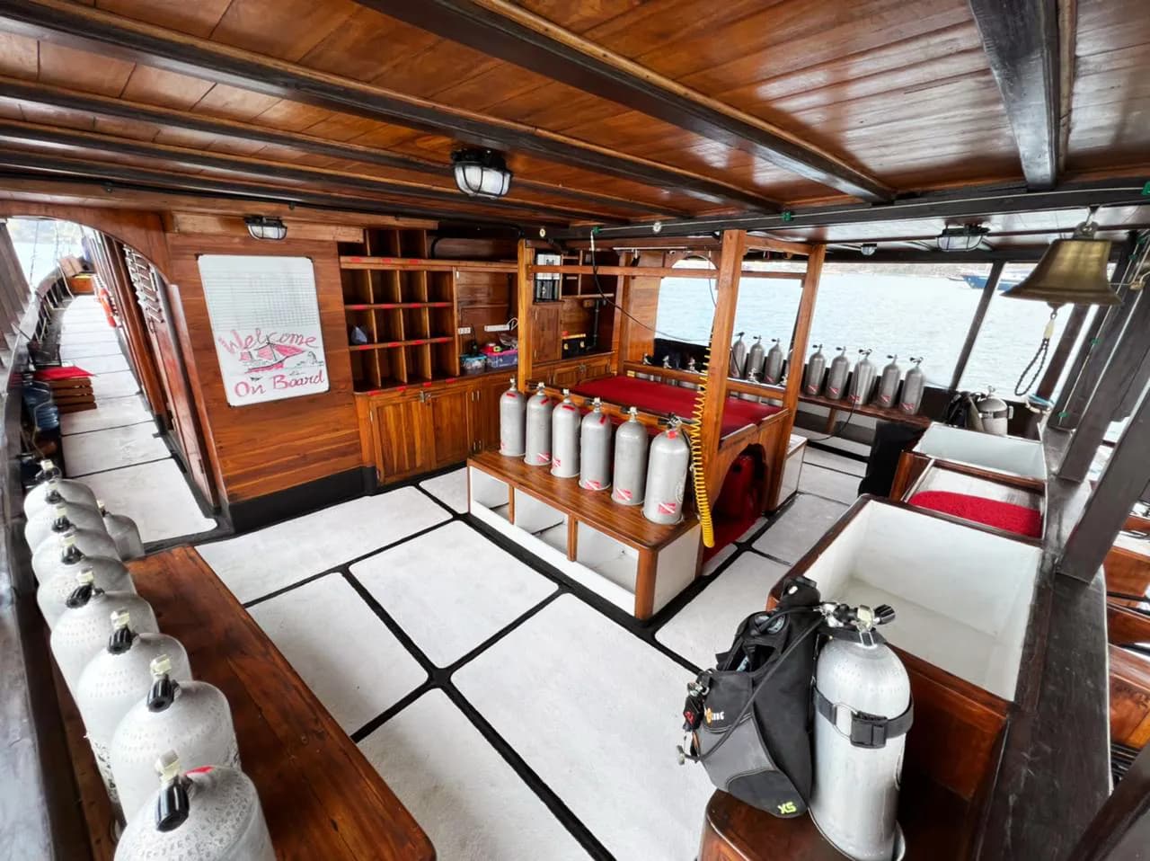 La Galigo Dive Deck