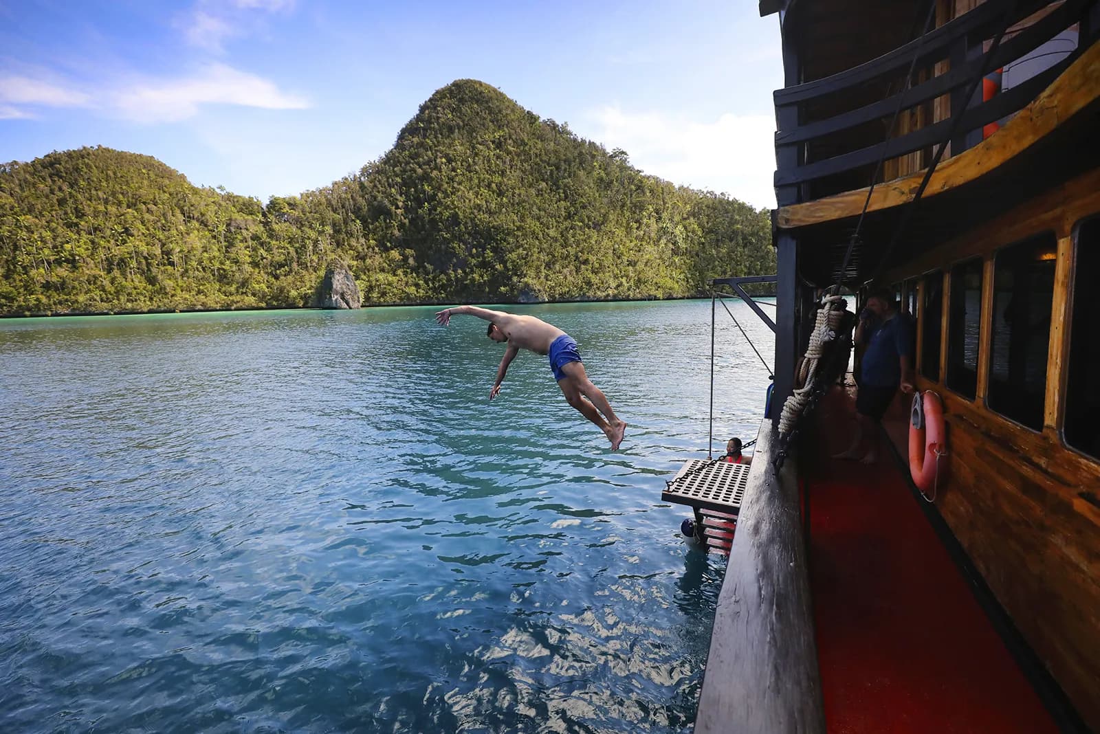 La Galigo Men jumping from Deck