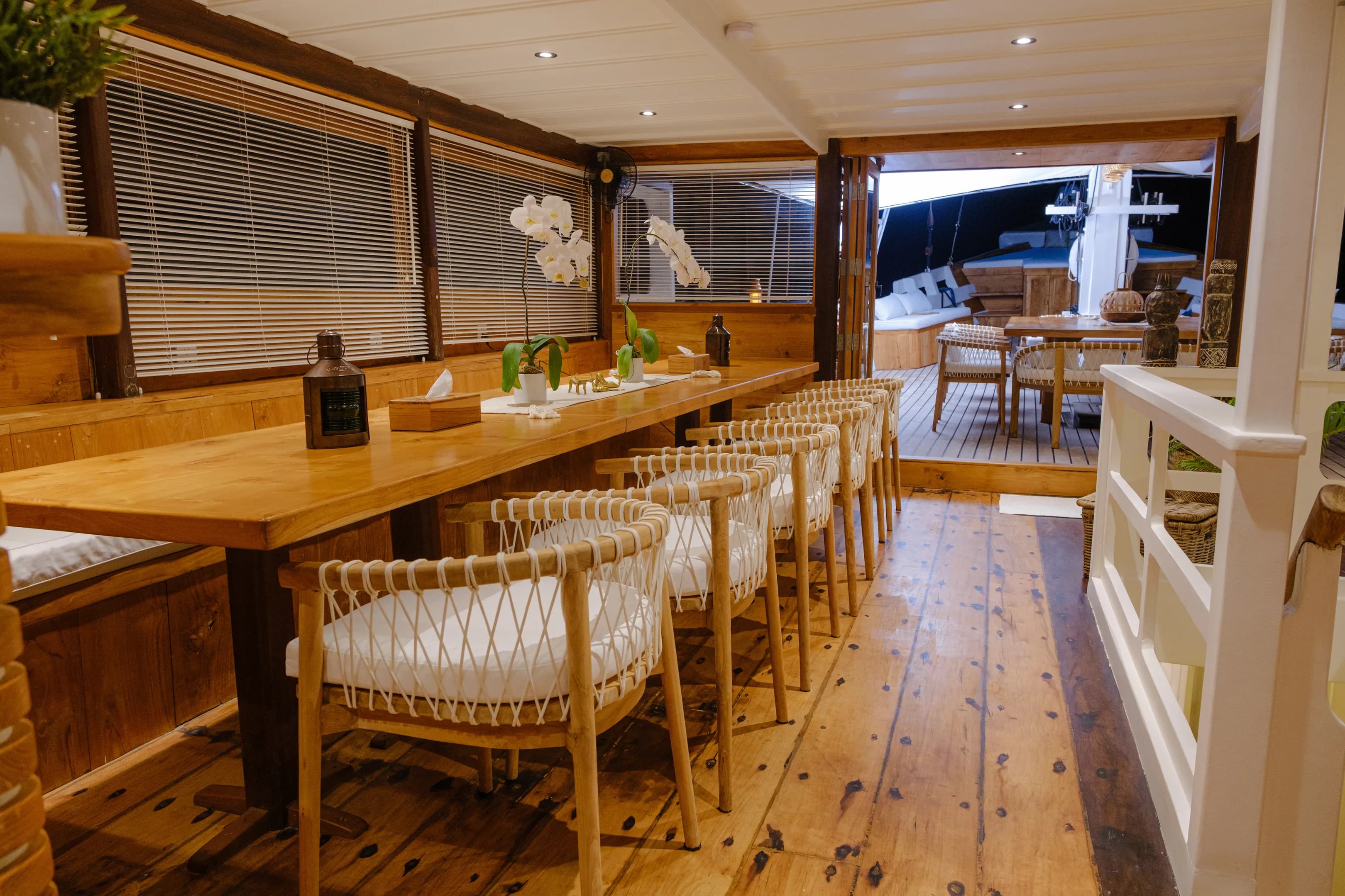Aliikai Voyages Indoor Dining