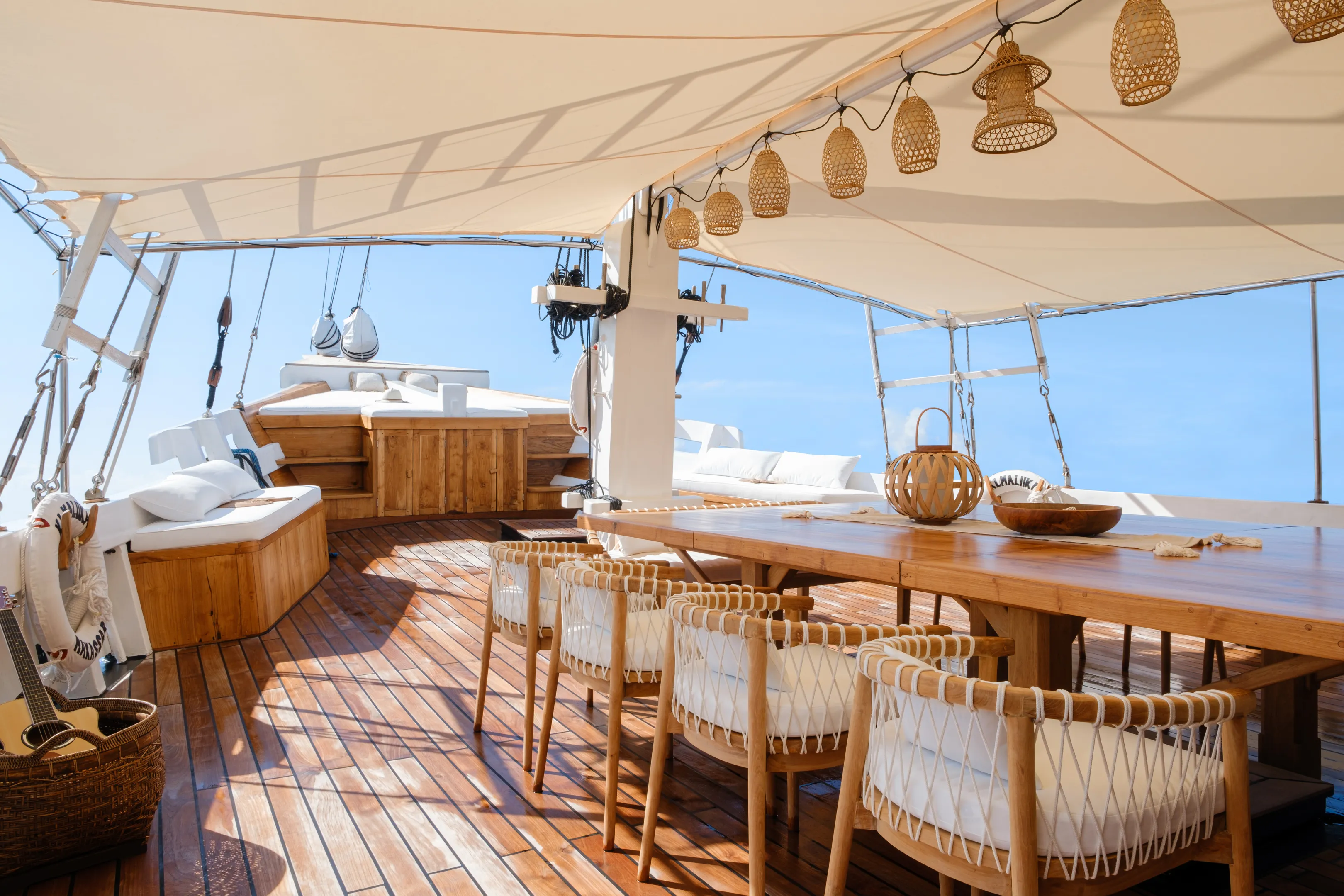 Aliikai Voyages Outdoor Dining