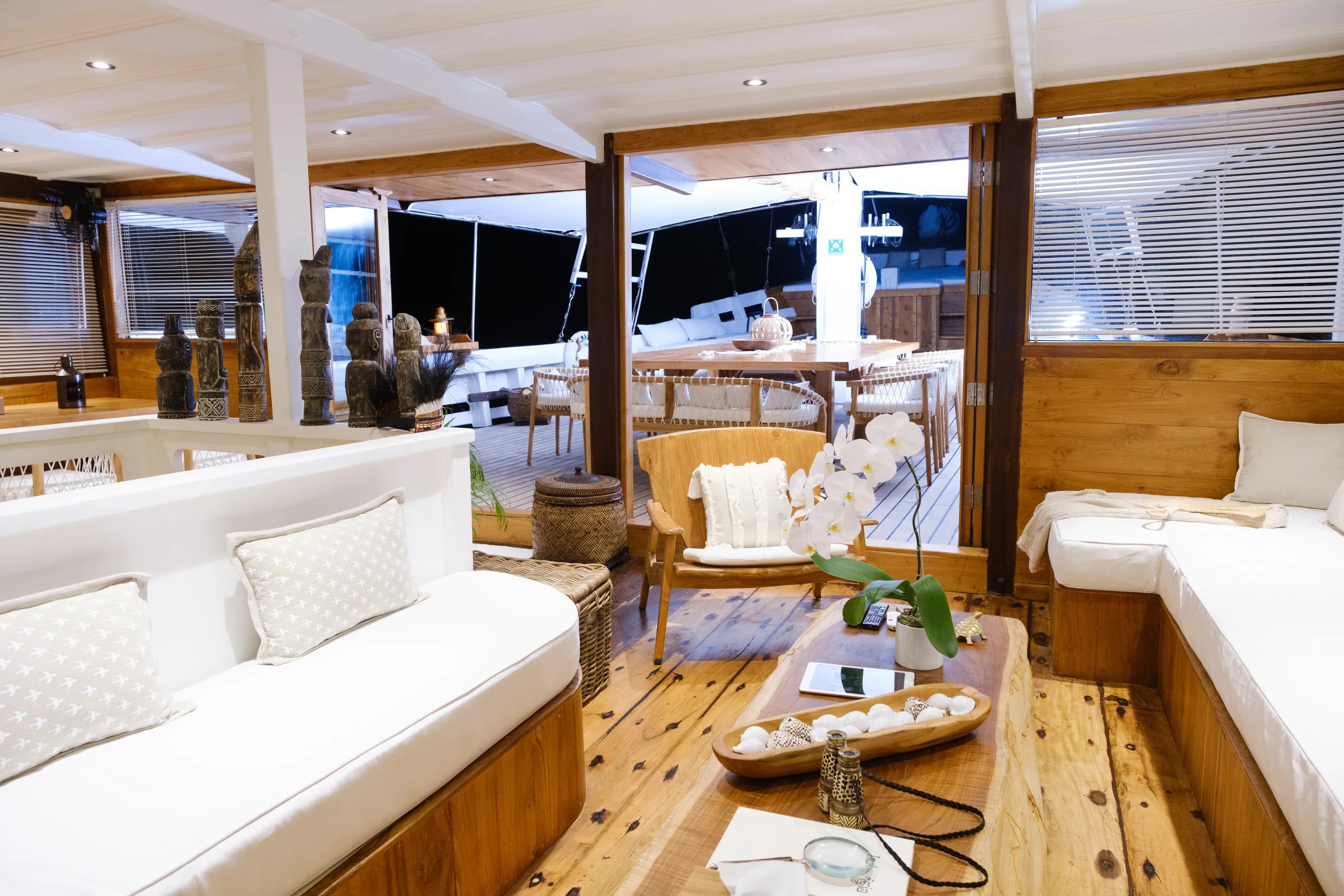 Aliikai Voyages Main Salong