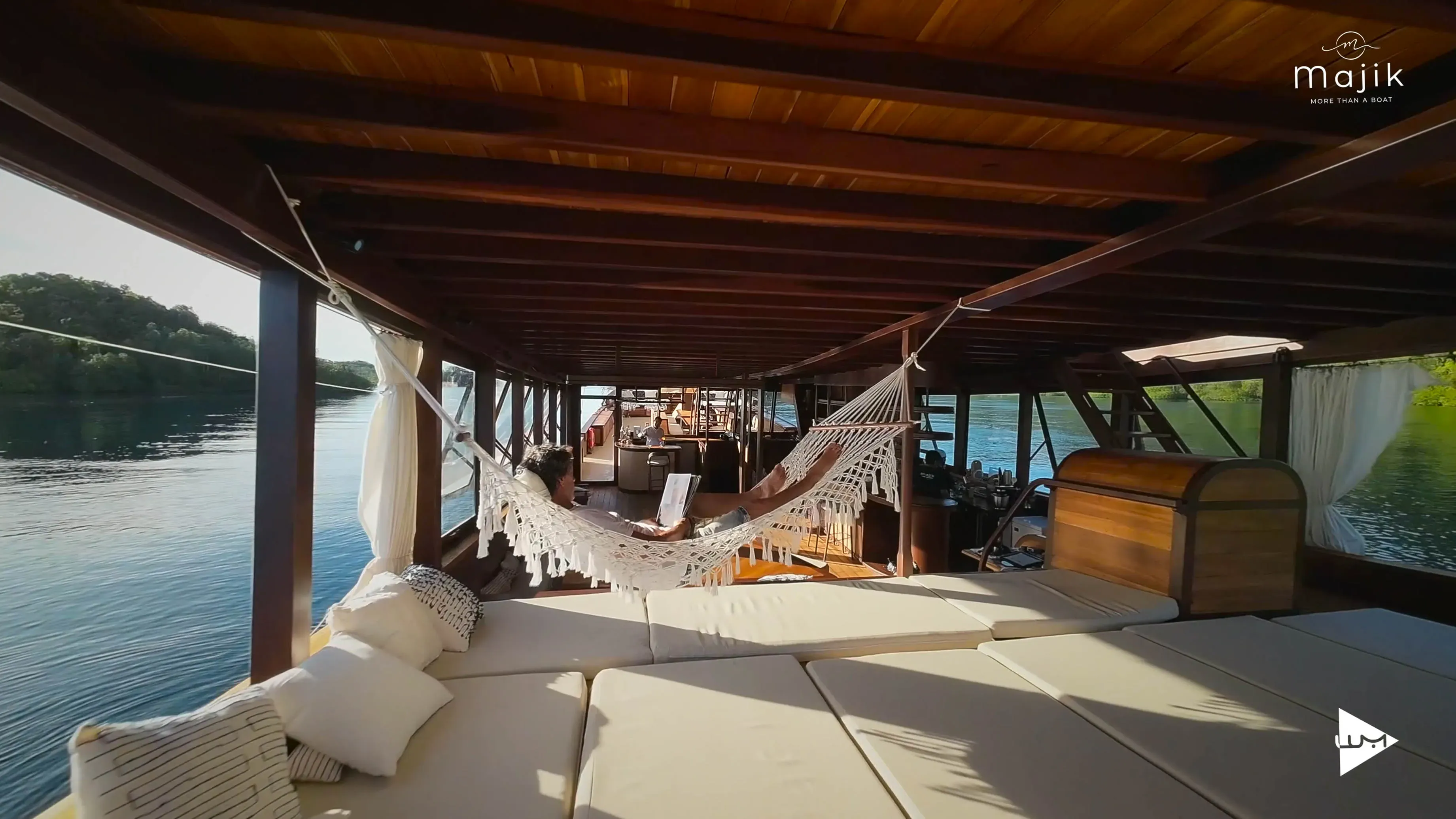 Majik Lounge