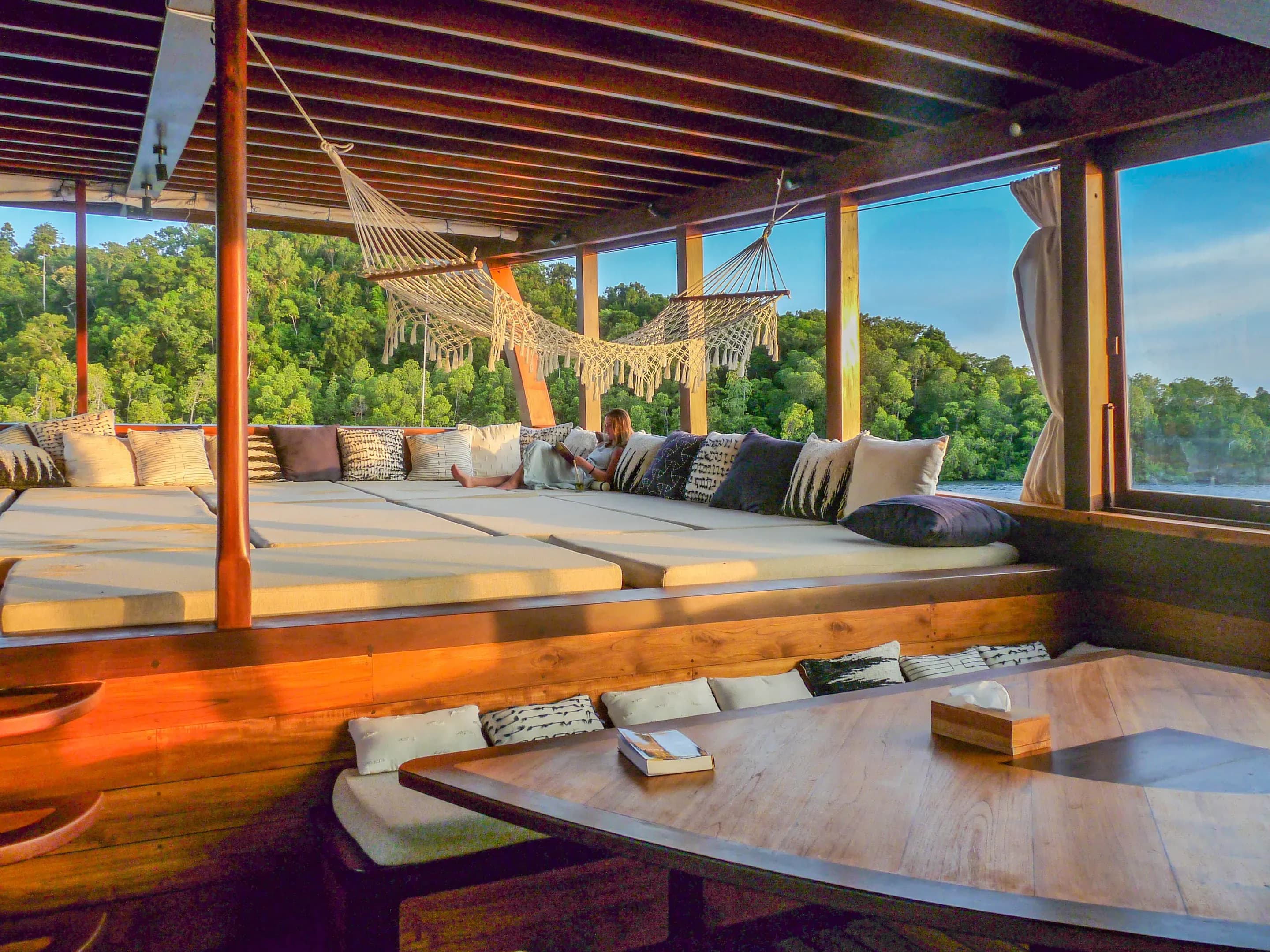 Majik Lounge