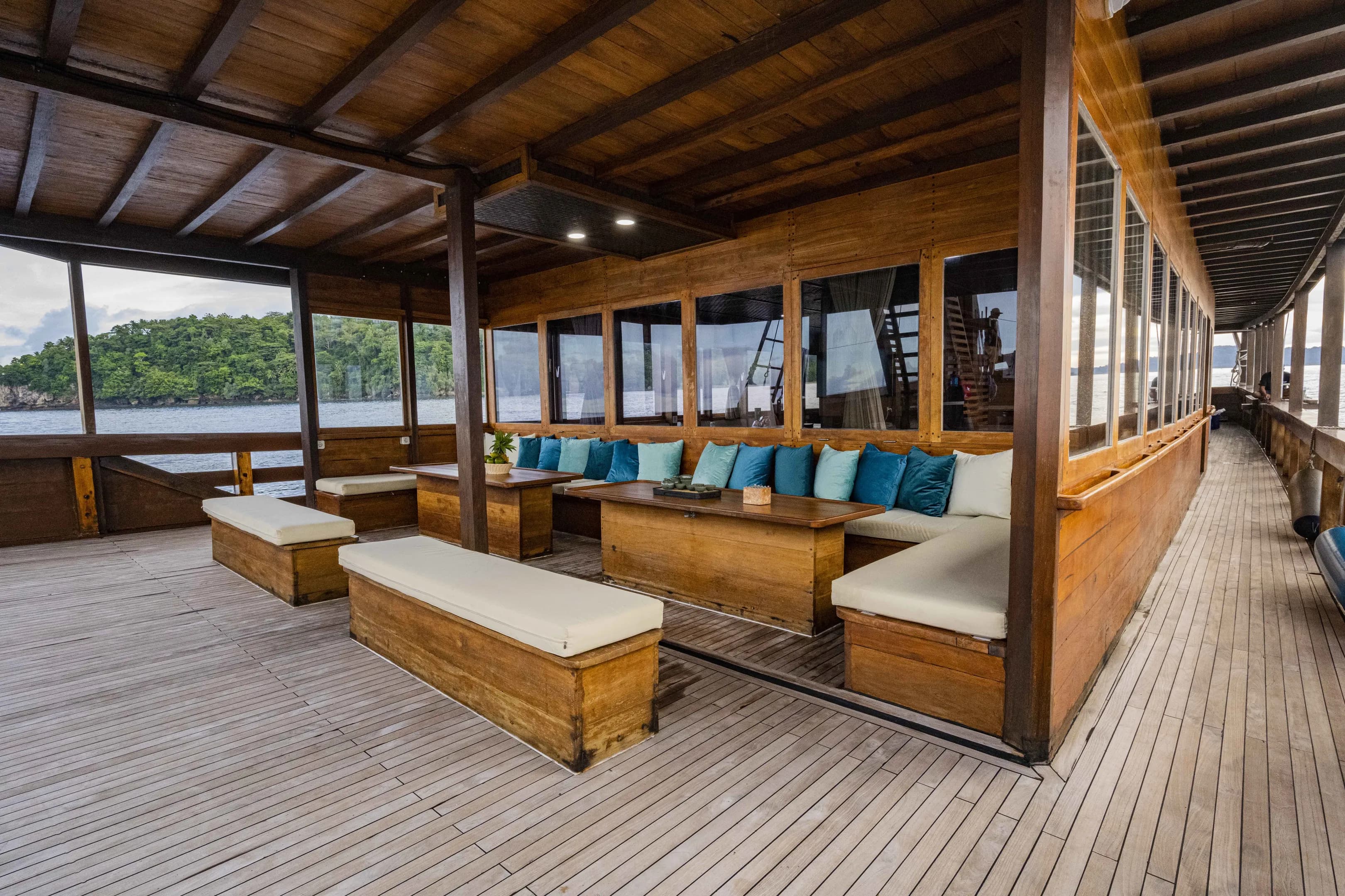 Neptune One Outdoor Lounge