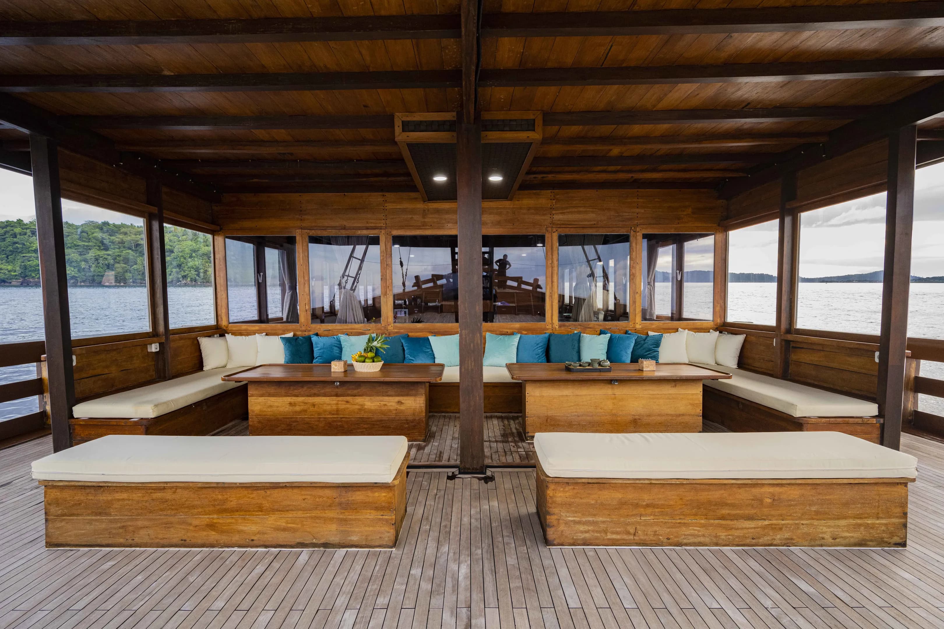 Neptune One Outdoor Lounge