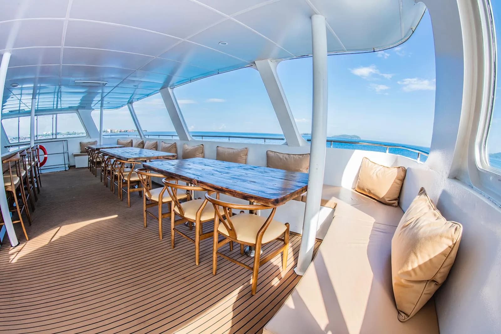 White Manta Main Deck Outdoor Dining