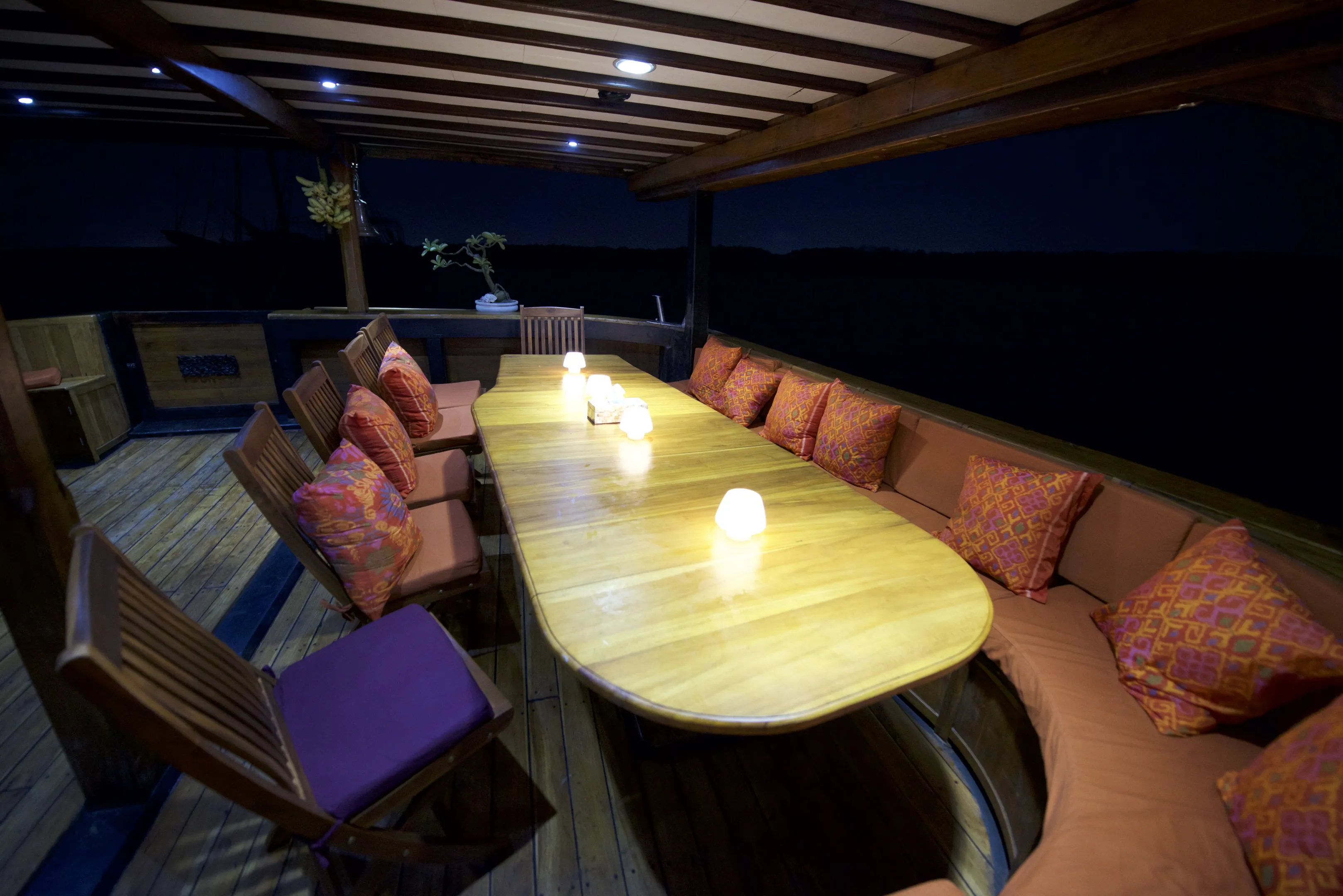 ILIKÉ Outside Dining