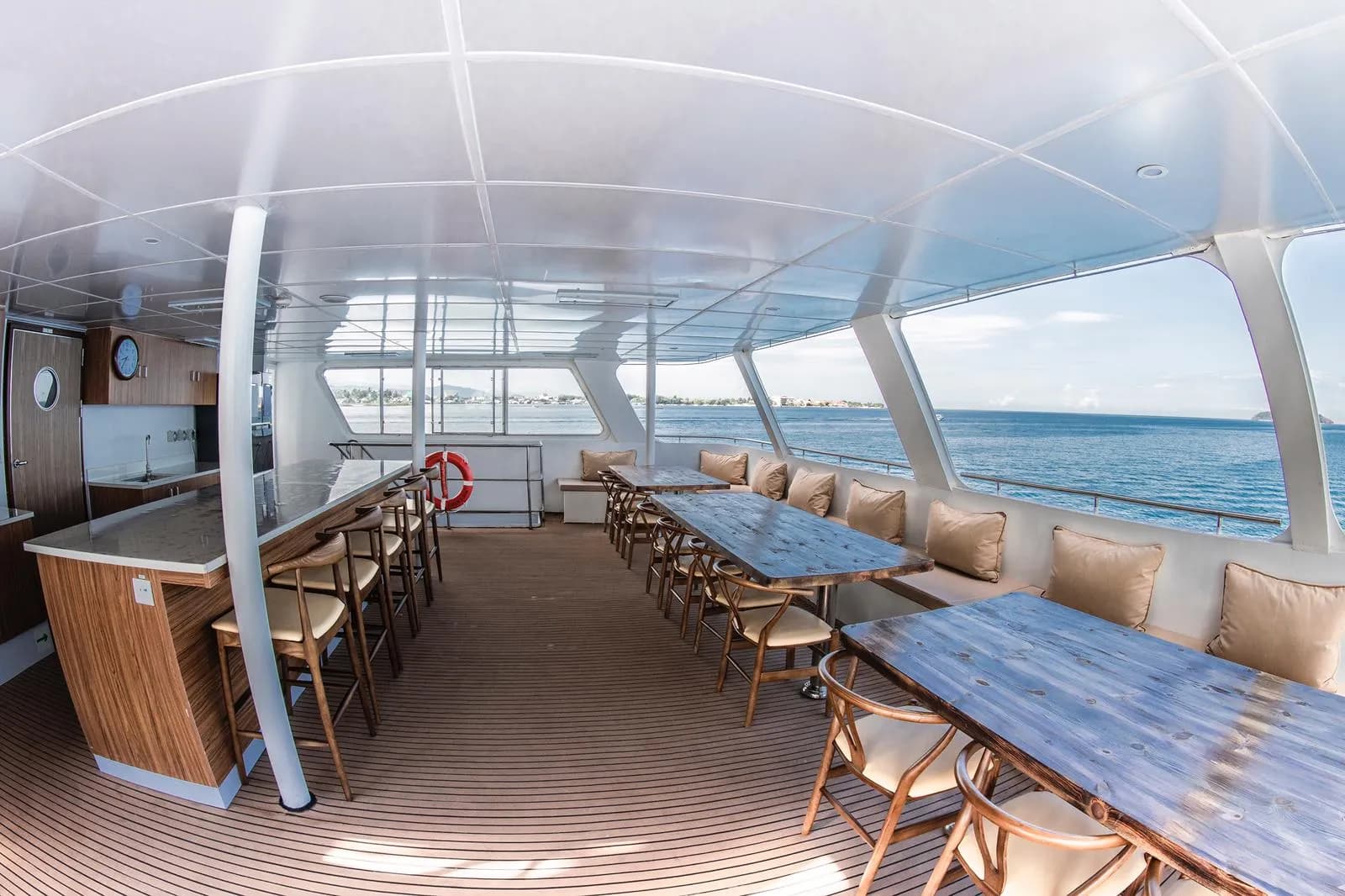 White Manta Main Deck Outdoor Dining