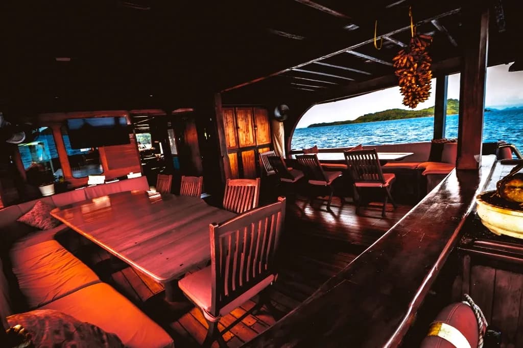 ILIKÉ Outside Dining