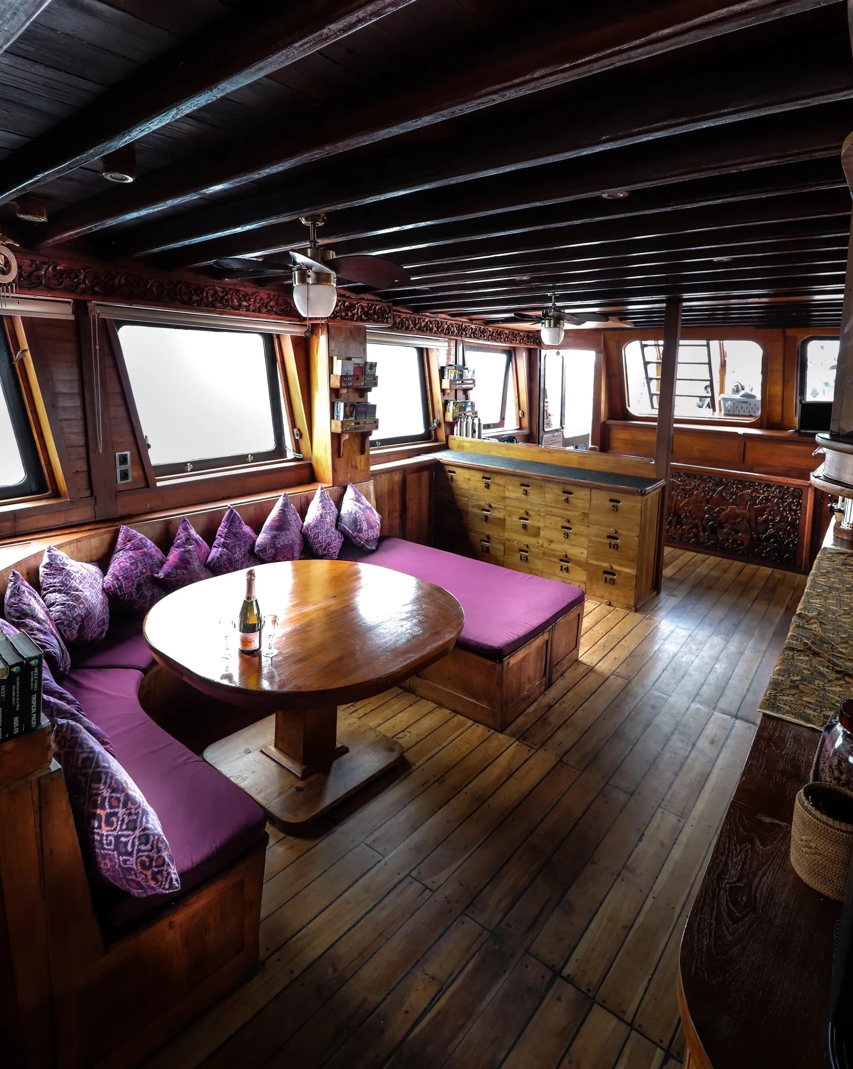 ILIKÉ Lounge