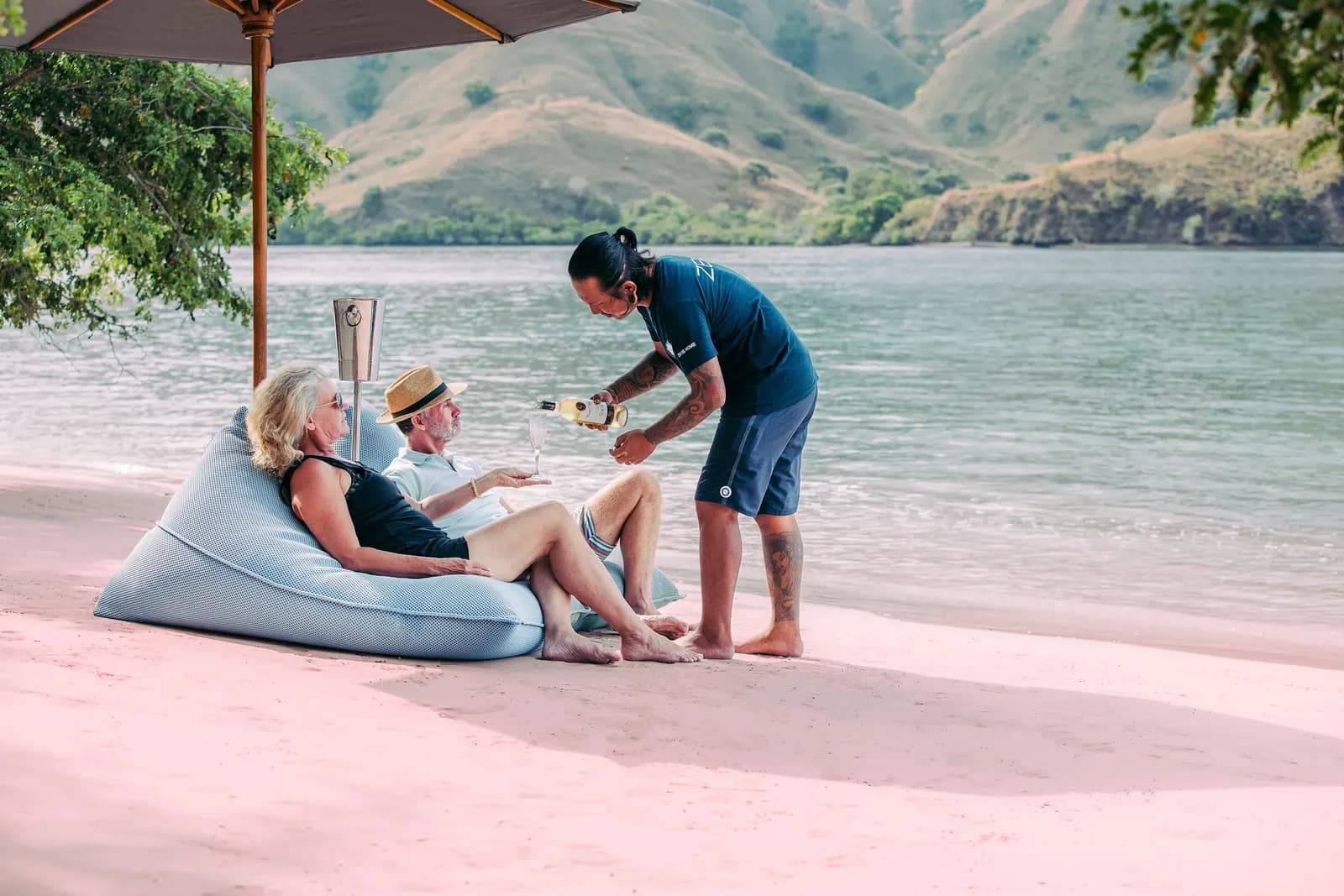 Scubaspa ZEN liveaboard – beach service Pink Beach Komodo – Indonesia